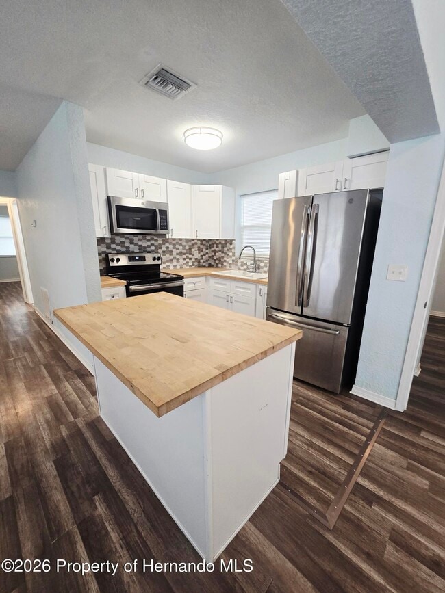 Building Photo - 513 Hollyhock Ln