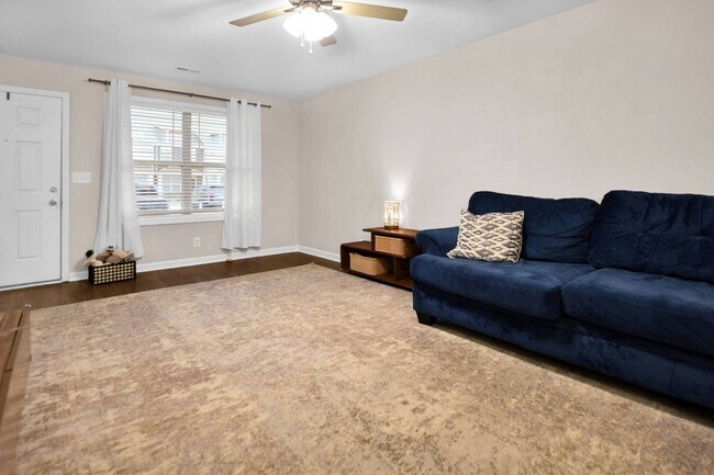 Foto del edificio - Pet Friendly Two Bedroom!