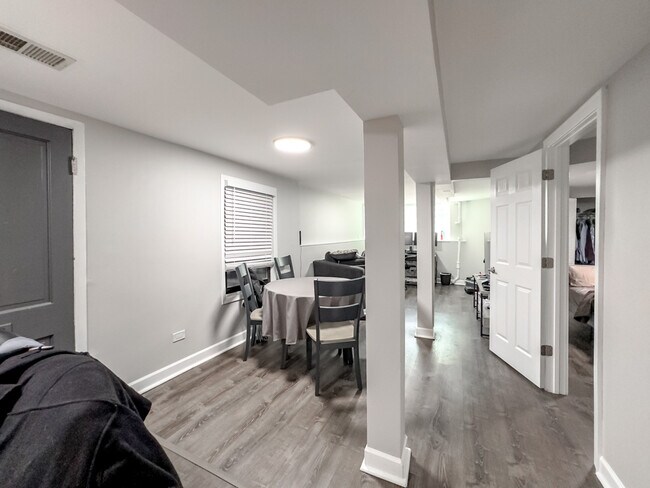 Foto del edificio - 2523 N California Ave