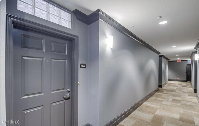 Building Photo - 1 br, 1 bath Condo - 525 Eleventh Avenue U...