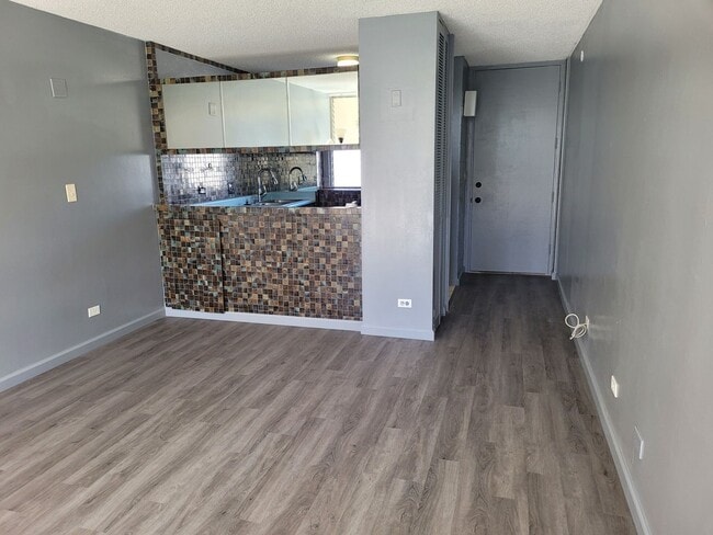 Building Photo - Newly Renovated 1bd, 1ba, Assigned 1pkg 648sqft. for $2200