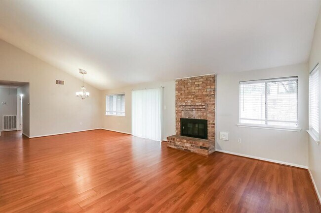 Building Photo - 20042 Ft Dodge Dr