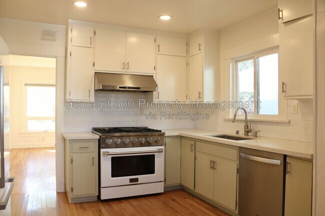 Building Photo - 4727 E Colorado St