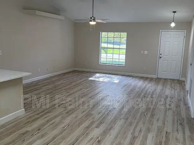 Foto del edificio - 117 SW Glenwood Dr