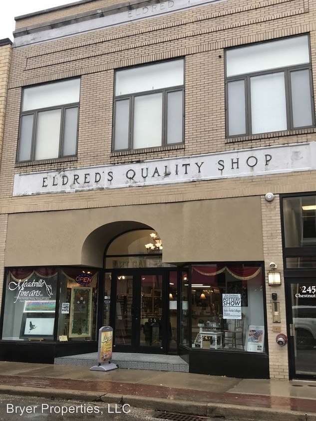 Foto principal - 245 Chestnut St