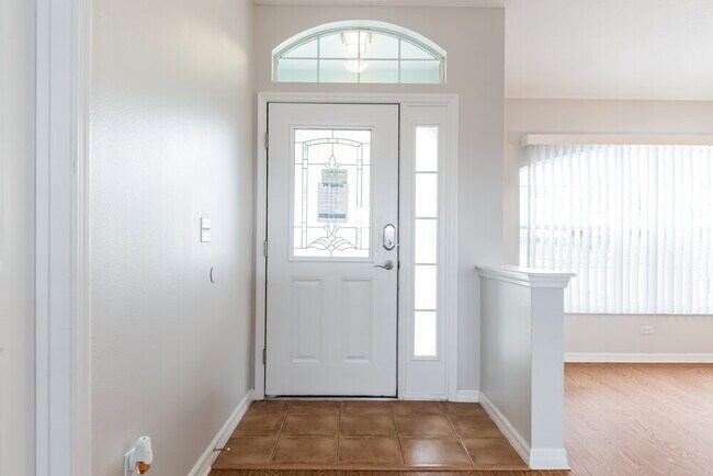 Building Photo - 819 Shore Breeze Way