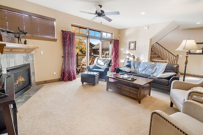 Building Photo - Beautiful townhome, ski shuttle, views, ut...