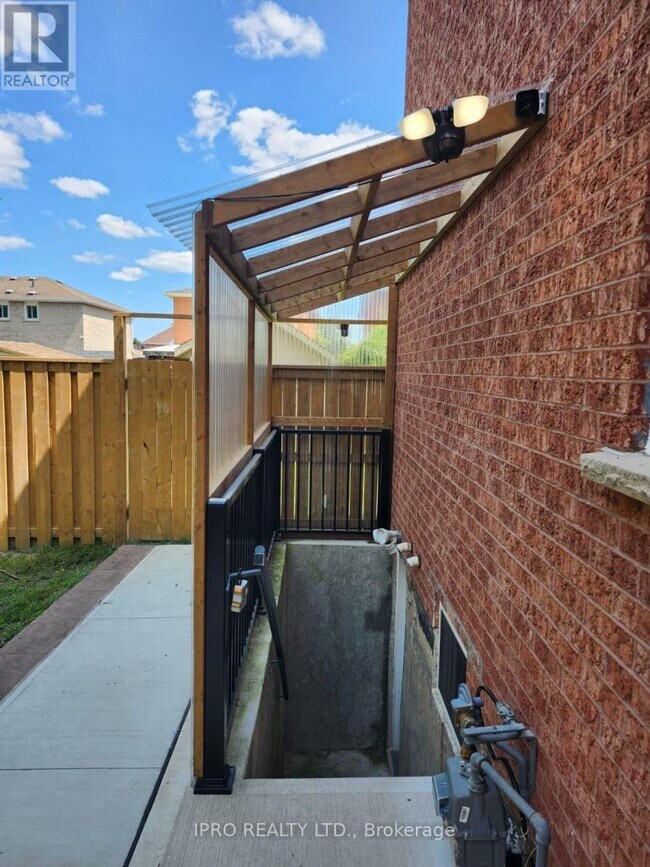 Building Photo - 7378 Cloverleaf Ct