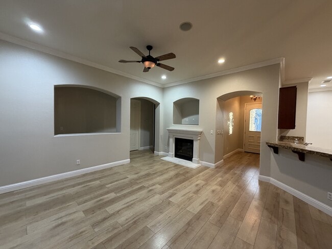 Foto del edificio - 1706 Guildford Way