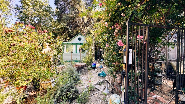 Foto del edificio - 971 Old Topanga Canyon Rd