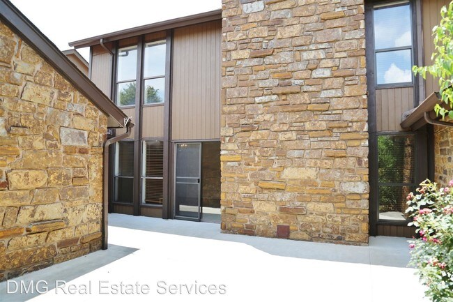 Building Photo - 2803 Castlewood Dr