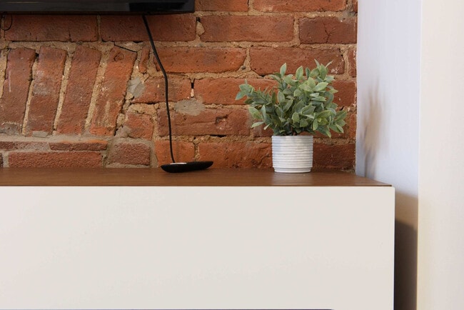 Building Photo - 240e E 75th St