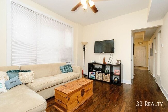 Building Photo - 2110 W Division-2R