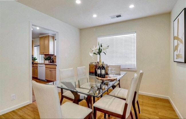 Building Photo - 986 Pope Way