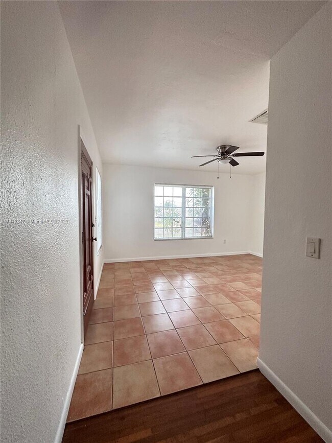 Foto del edificio - 3654 SW 25th Terrace
