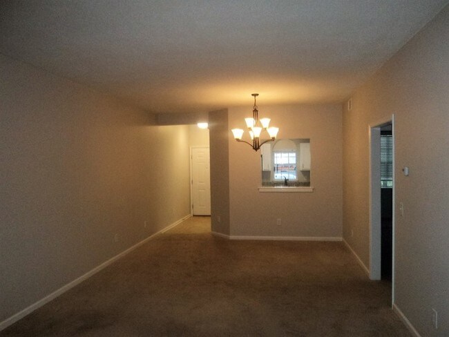 Building Photo - 729 Bragg Dr