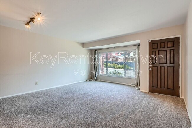 Foto del edificio - 7603 E Bates Dr