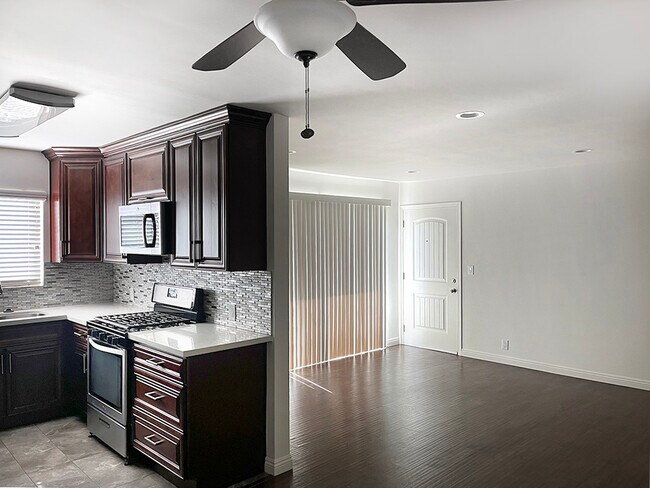 Foto del edificio - 1142 N Fuller Ave