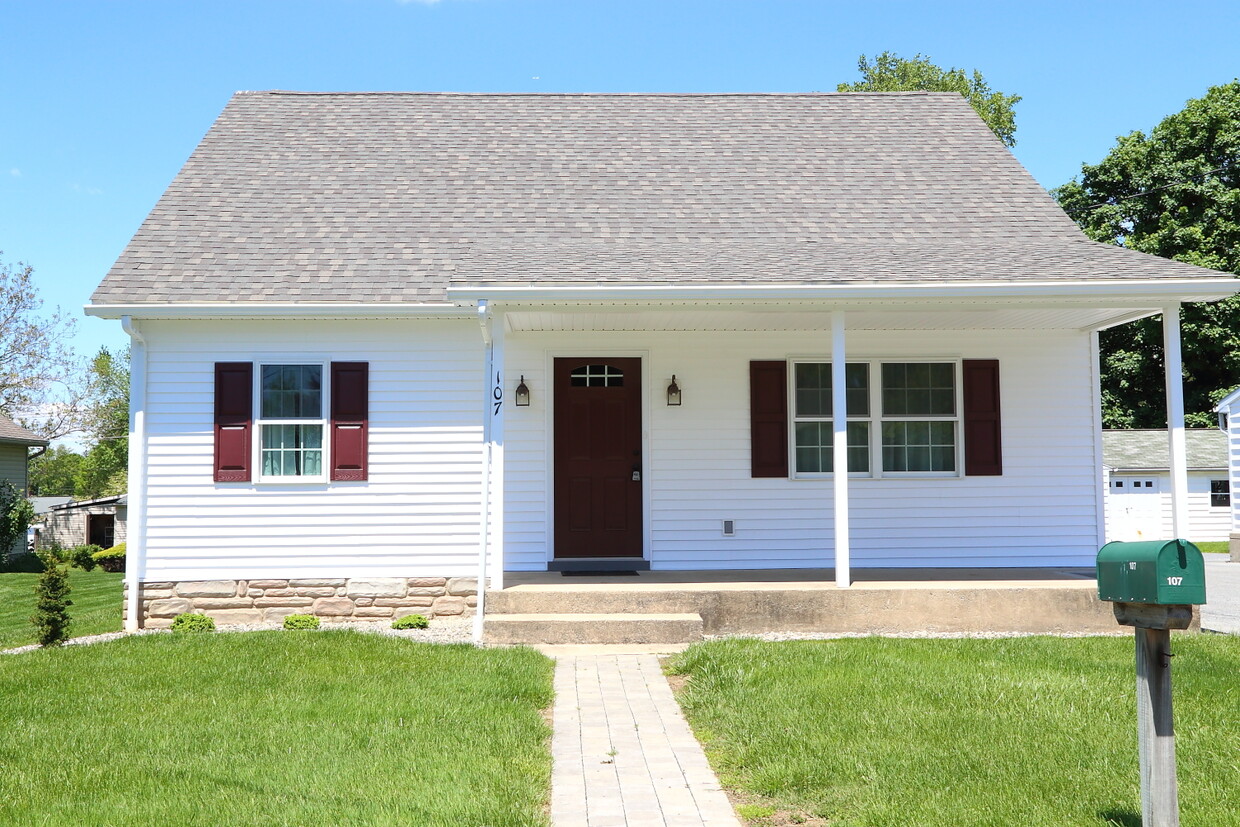 Primary Photo - 107 1st St