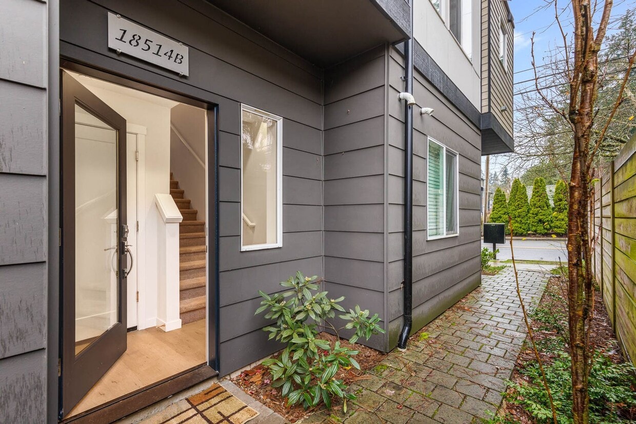 Photo - 18514 Meridian Avenue North-Unit B