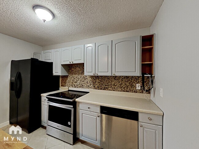 Building Photo - 62 Woodland Rd SW