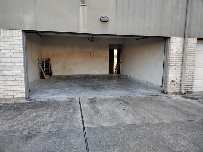 Foto del edificio - 10811 Richmond Ave.