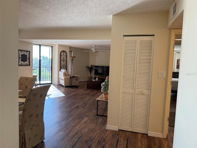 Building Photo - 25188 Marion Ave