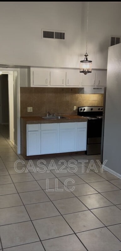 Building Photo - 3846 Madison Ave