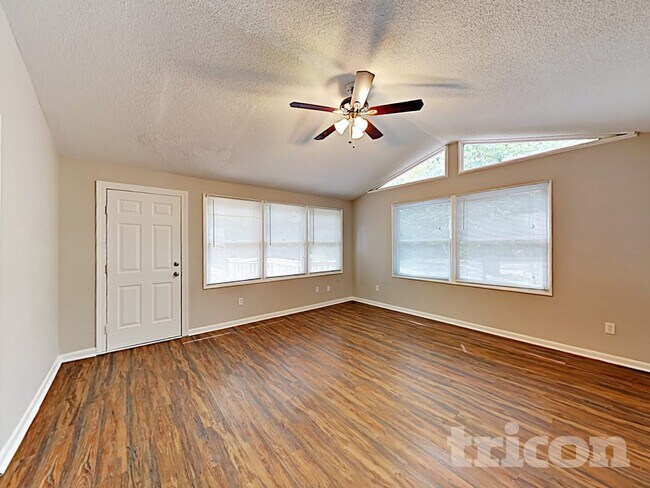 Building Photo - 204 Winslow Way