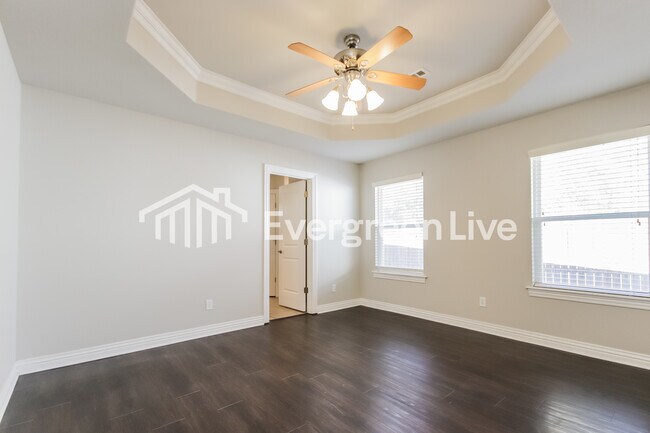 Building Photo - 308 S Ozark St