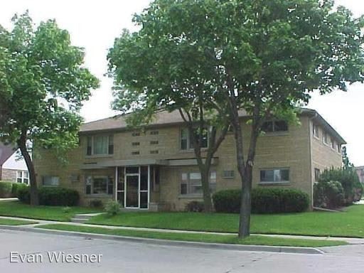 Primary Photo - 2358 S 98th St