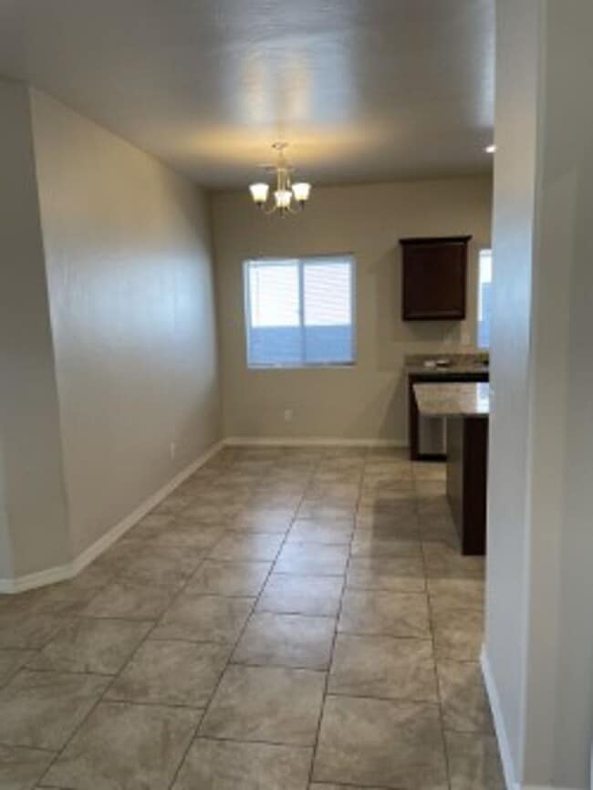 Building Photo - Newer home with walled yard. Move in ready!