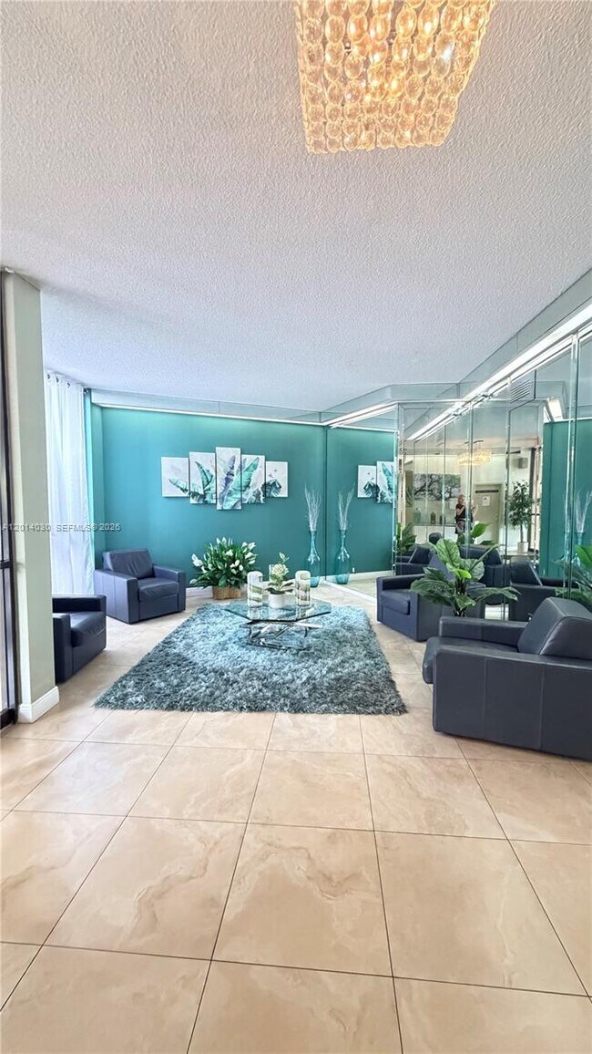 Foto del edificio - 900 St Charles Pl