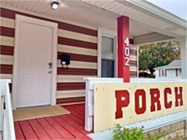 Foto del edificio - "The Porch" - ABNB, Short Term, monthly and long-term RENTAL. Famous IU Tailgate house