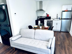 Building Photo - 107 David St