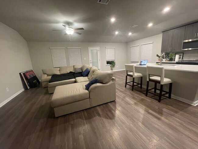 Foto del edificio - 13732 Heartland Dr