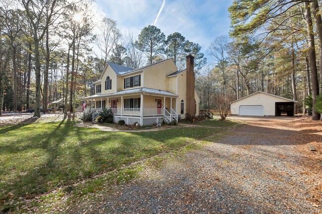 Building Photo - Move In Ready 4 Bedroom House in Yorktown!