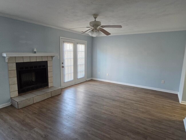 Building Photo - 754 Goodard Drive
