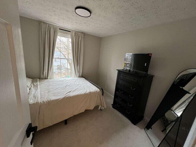 Building Photo - 442 Shady Glen Dr