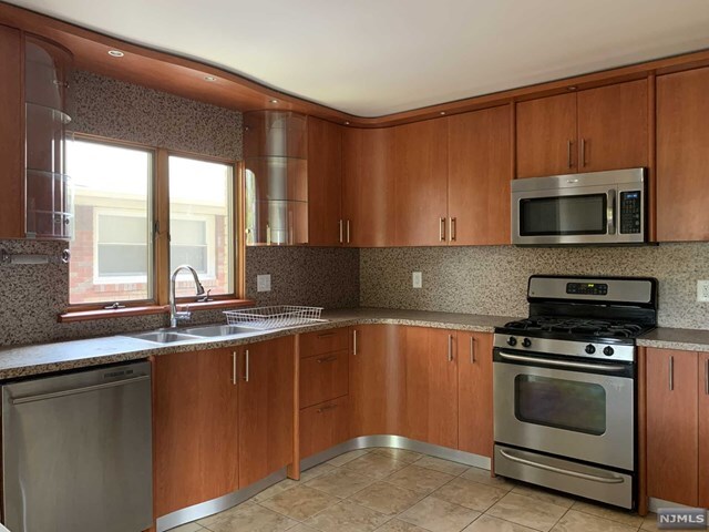 Building Photo - 441 9th St