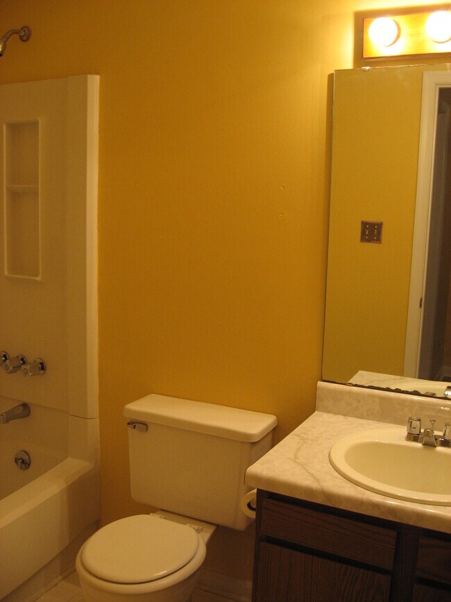 Building Photo - 3605 Pine Knoll Dr
