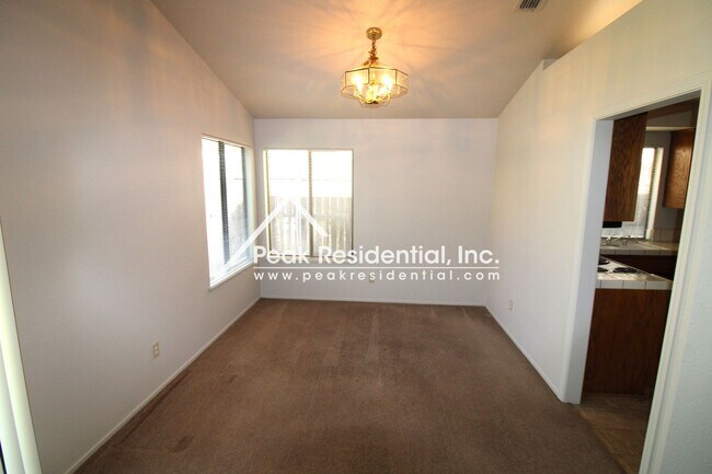 Foto del edificio - Spacious 3bd/2ba Elk Grove Home with 2 Car Garage