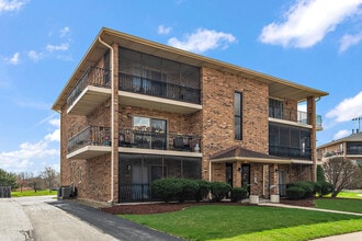 Building Photo - 16749 Paxton Ave
