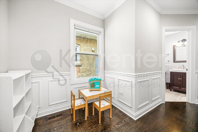 Building Photo - 4230 N Oriole Ave