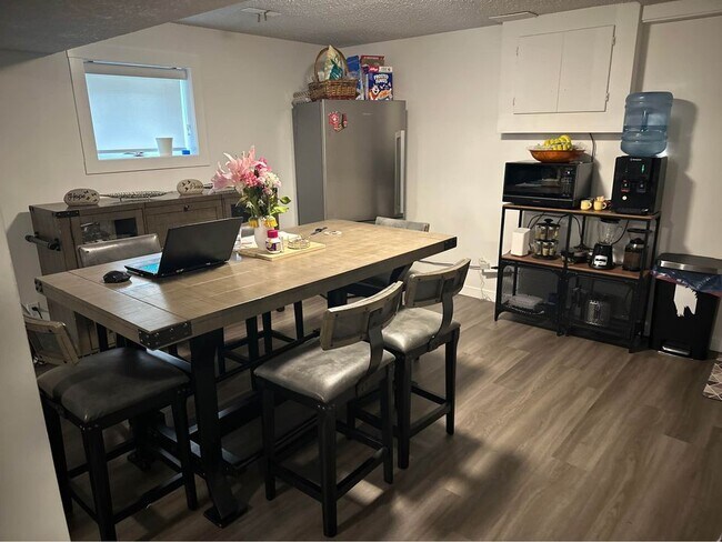 Photo du bâtiment - 17328-17385 85 Ave NW