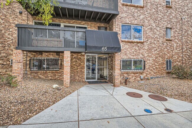 Foto del edificio - 65 N Clarkson St