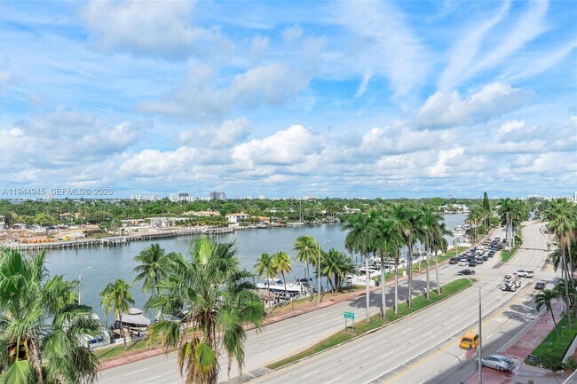 Foto del edificio - 5005 Collins Ave