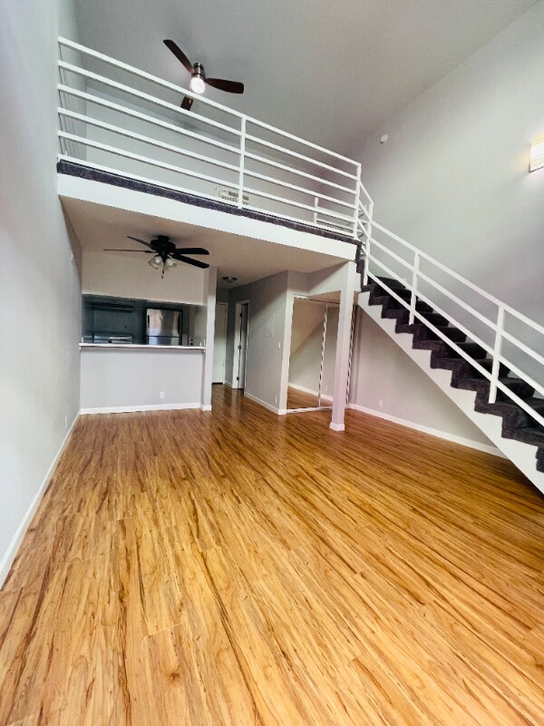 Building Photo - 7044 Hawthorn Ave