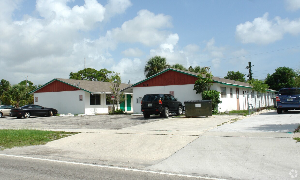 Primary Photo - 821 Silver Beach Rd