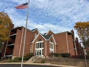 Building Photo - 91 Hunt Club Dr